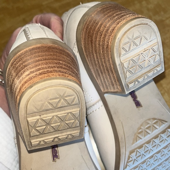 Teva cream leather Foxy booties size 6.5 low heel / preowned - Picture 9 of 11